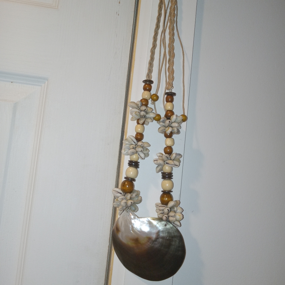 NATURAL SHELL & WOOD BEAD NECKLACE